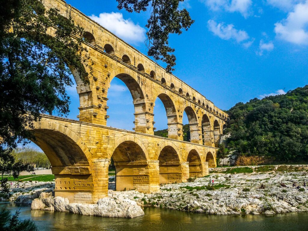 Blick auf den Pont du Gard (Credit:  Ridoe auf Pixabay)