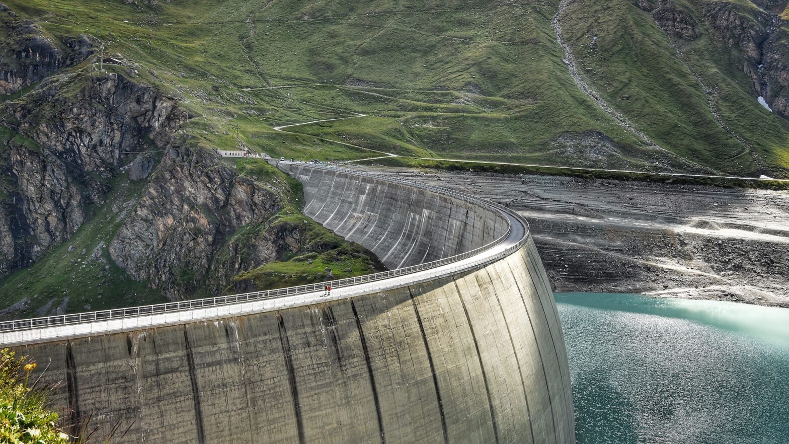 Doppelt gebogener Staudamm (Credit: Fotoauge auf Pixabay)