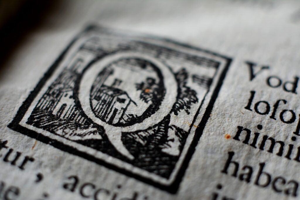 Ausschnitt aus einem alten, lateinischen Buch (Credit: pixabay)